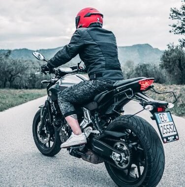 Discovering the Best Raincoat Companies Across Continents and How to Wear a Motorcycle Raincoat